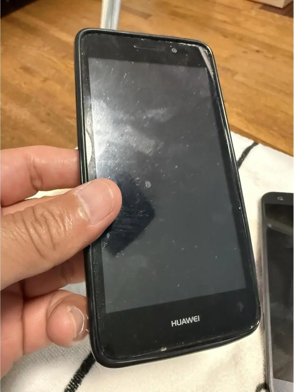 Lot Of 3 Smart Phones , iPhone , Samsung , They Turn On ( Parts Phones )